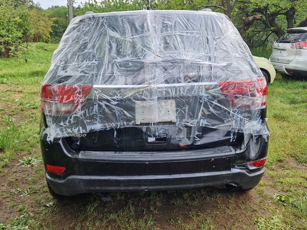 REVIKTO買取実績 ジープ グランドチェロキー JEEP GRAND CHEROKEE 後 走る事故車 リアガラスが割れた