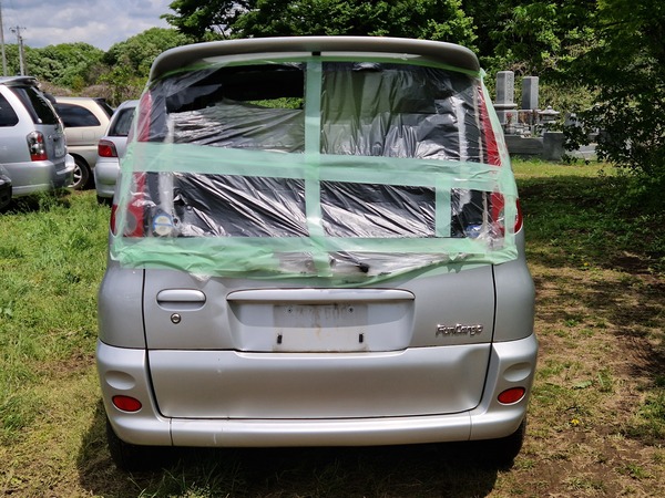 REVIKTO買取実績 トヨタ ファンカーゴ TOYOTA FUNCARGO 後 走る事故車 リアガラスが割れた