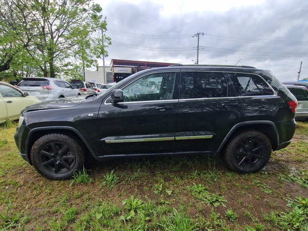 REVIKTO買取実績 ジープ グランドチェロキー JEEP GRAND CHEROKEE左側走る事故車 リアガラスが割れた